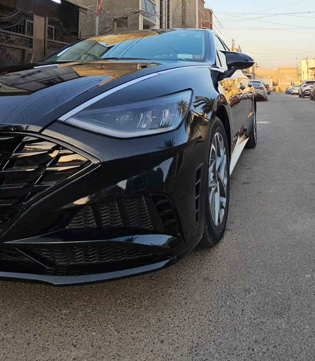 السلام عليكم
هيونداي سوناتا موديل 2023 وارد أمريكي، سيارة نظيفة جداً ومتكاملة.
حجم المحرك: 2500 سي سي
المواصفات:
شاشة كبيرة
مقعد السائق كهربائي
داخلية لون أبيض
مقاعد مدفأة
4 رادارات
قيادة ذاتية
تحكم كامل من المقود (ستيرن)
4 أنظمة قيادة
منظومة غاز إيطالية مضافة وتعمل على البنزين المحلي
ليدات وعدسات مضافة، قيمة العدسات 300 دولار
حالة السيارة:
لا يوجد أي نقص، كاملة من الدعامة إلى الدعامة
نسبة النظافة 95%
رقم أربيل وتحويل مباشر باسم المشتري
السعر المطلوب: 170 ورقة، ويوجد مجال بسيط للجادين.
موقع السيارة: بغداد – حي العامل
للاستفسار: *********** واتساب واتصل 
.
