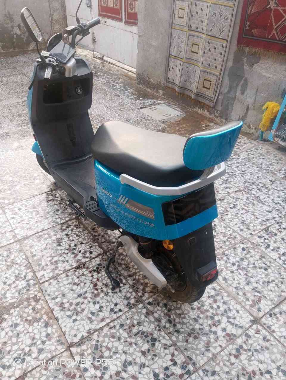 سلام عليكم درجه شحن البيع جديد ٦بطاريات جدد بس وحده مال مو مالته موضحه بل صور لايت زنون بك رقم الهاتف ***********مكاني بغداد السياحي السعر ٥٠٠وبيه مجال قليل

