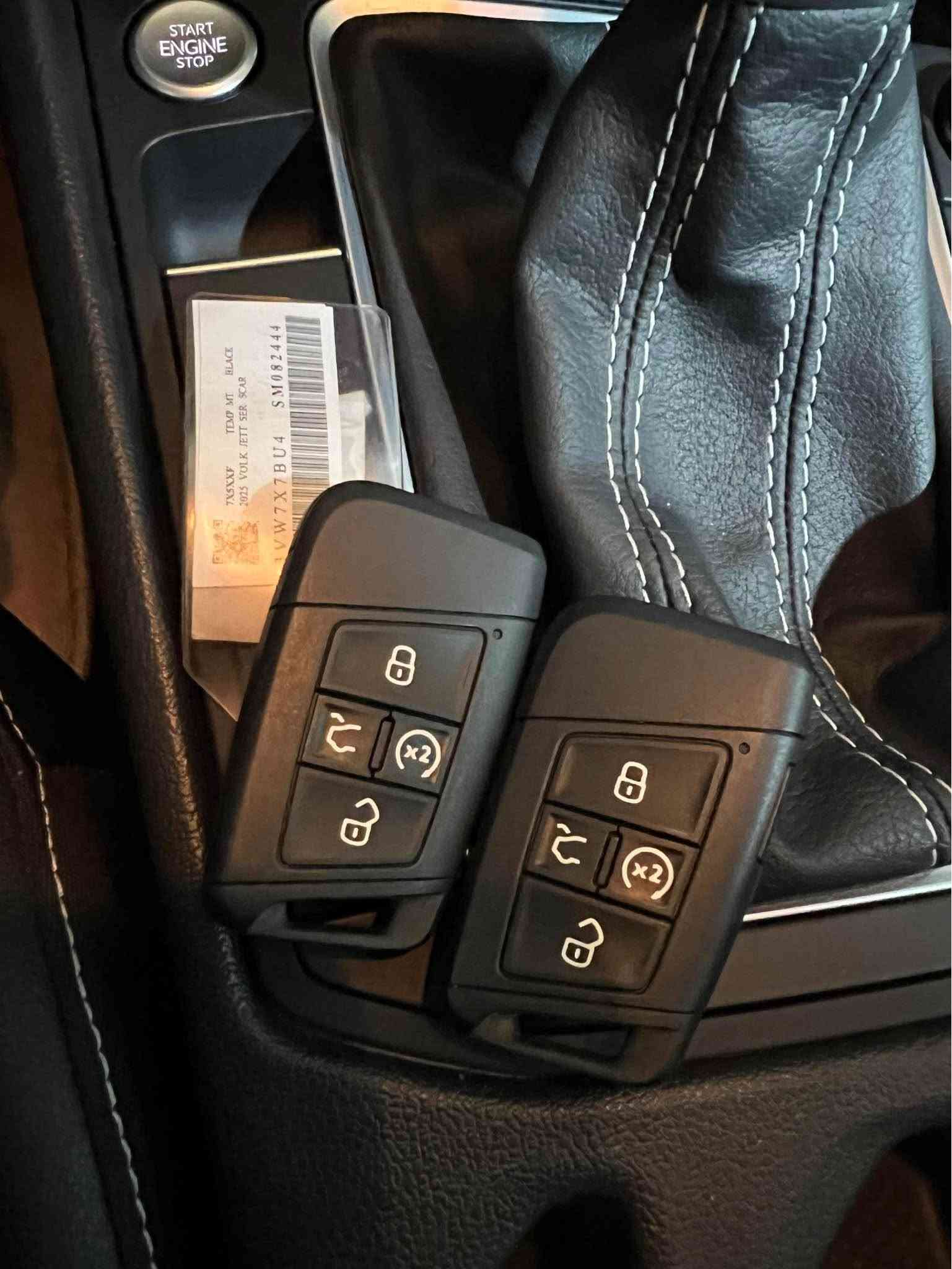 Volkswagen jetta 2025 SE +
تەنها 12,000 ڕۆشتوە  وەک سفر وایە 
پانۆراما
لایت پێش و دوا LED
ڕادار کروز کۆنترۆڵ  ڕاداری پێش و دواو لا تەنیشت 
کامێرا 
وایەرلێس چارج 
برێک بەسمە ئەوتۆ هۆڵد و ستار ستۆپ 
شەغال بەسمە  ( دوو بەسمەی خۆی لەگەڵە )
شاشەگەورە گێچ ئەلکترۆنی
تەبرید مەرکەزی و تەبرید لەمس
کوشن جلد وکارەبای و کوشن گەرم 
زۆر مواسەفاتی تر 

بۆنیتی بۆیاخە چەمەلەغی سەکنی لەسەر یەک پەڵە گۆڕاوەو بۆیاخ کراوە چەمەلەغە بیلادیەکەی ماوە و لەگەڵیەتی چاک ئەکرێتەوە پەڵەیەکی ئەبێت بە بۆیاخ   هیچ ناوگرتنی نیە شانسی شوختی نیە  دەعمەکەی بەشی سەرەوەیە

ئێرباگی شان و سوکان بیلادی بۆ داندراوەتەوە هەموو پارچەکانی لایت و دەعامی و ڕادێتەر هەمووی بیلادیە بە شەرتی هەموو فەحسێک بچوکترین نوقسانی نیە ماڵی دۆستە چاڵ و شوختی نیە

نرخی : 168$ قفل🔐
*********** السليمانية, العراق
