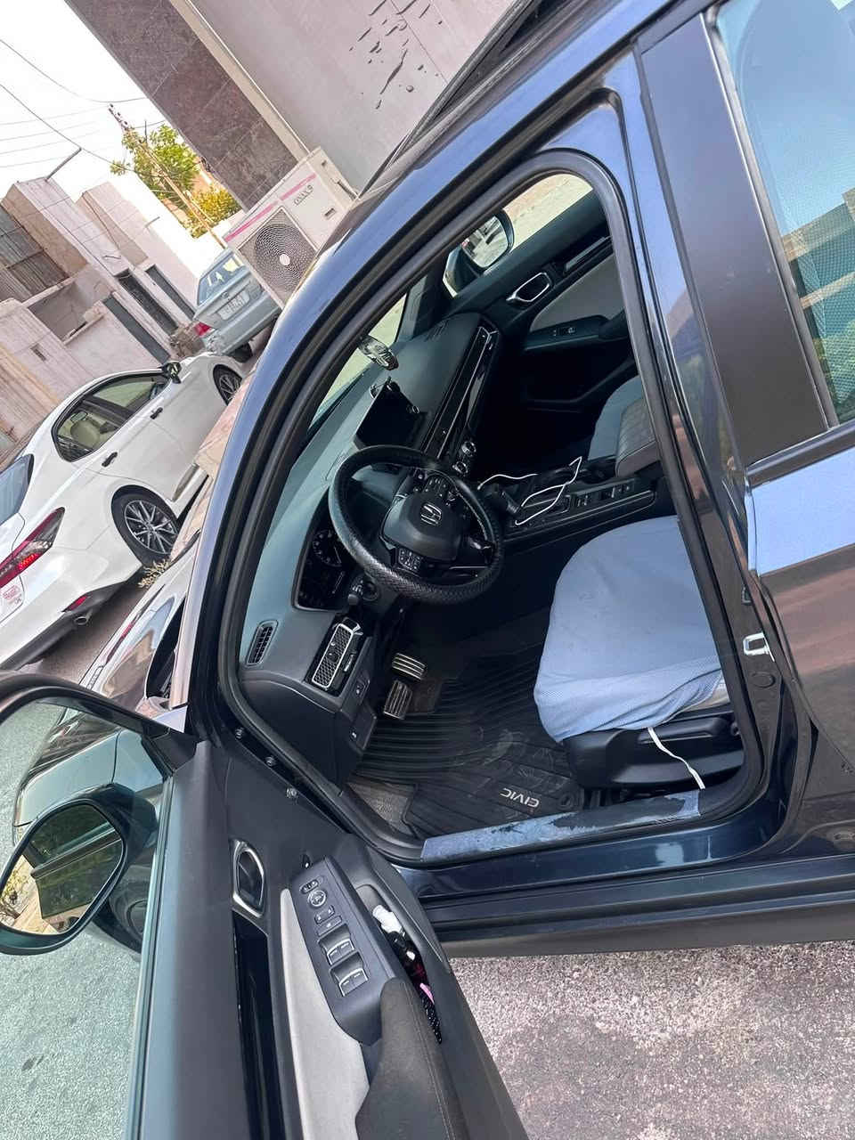 � هوندا سيفيك Sport Hybrid 2025
🔥 هايبرد HEV – سبورت 🔥

✨ المواصفات:
• محرك 2.0 لتر 4 سلندر هايبرد
• قوة 200 حصان
• ناقل حركة E-CVT
• دفع أمامي FWD
• جنوط رياضية 18 إنچ
• فتحة سقف كهربائية
• مقاعد أمامية مدفأة
• تكييف أوتوماتيك مزدوج المناطق
• Apple CarPlay / Android Auto
• كاميرا خلفية
• مثبت سرعة متكيف
• نظام المحافظة على المسار
• نظام مراقبة النقطة العمياء
• أنوار LED
• دخول وتشغيل ذكي
• أنظمة أمان Honda Sensing

📊 الممشى: 17,000 ميل فقط 🔥

💰 السعر: 16,800$ فقط

📞 للاستفسار: ***********

�
