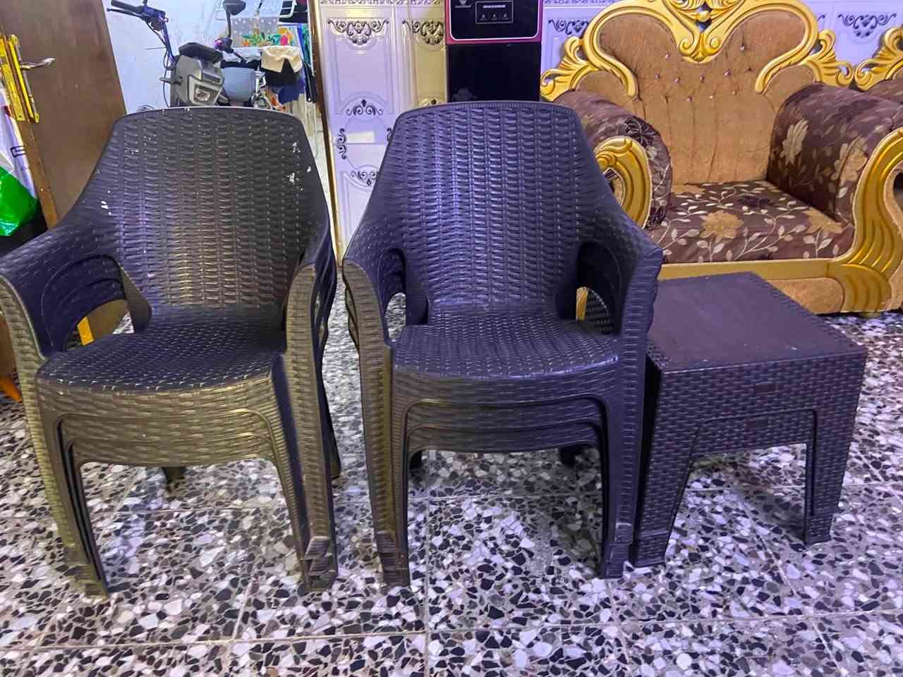 تخم عشر مقاعد وكراسي وطبلات للبيع للتواصل ع الرقم ‭***********‬
