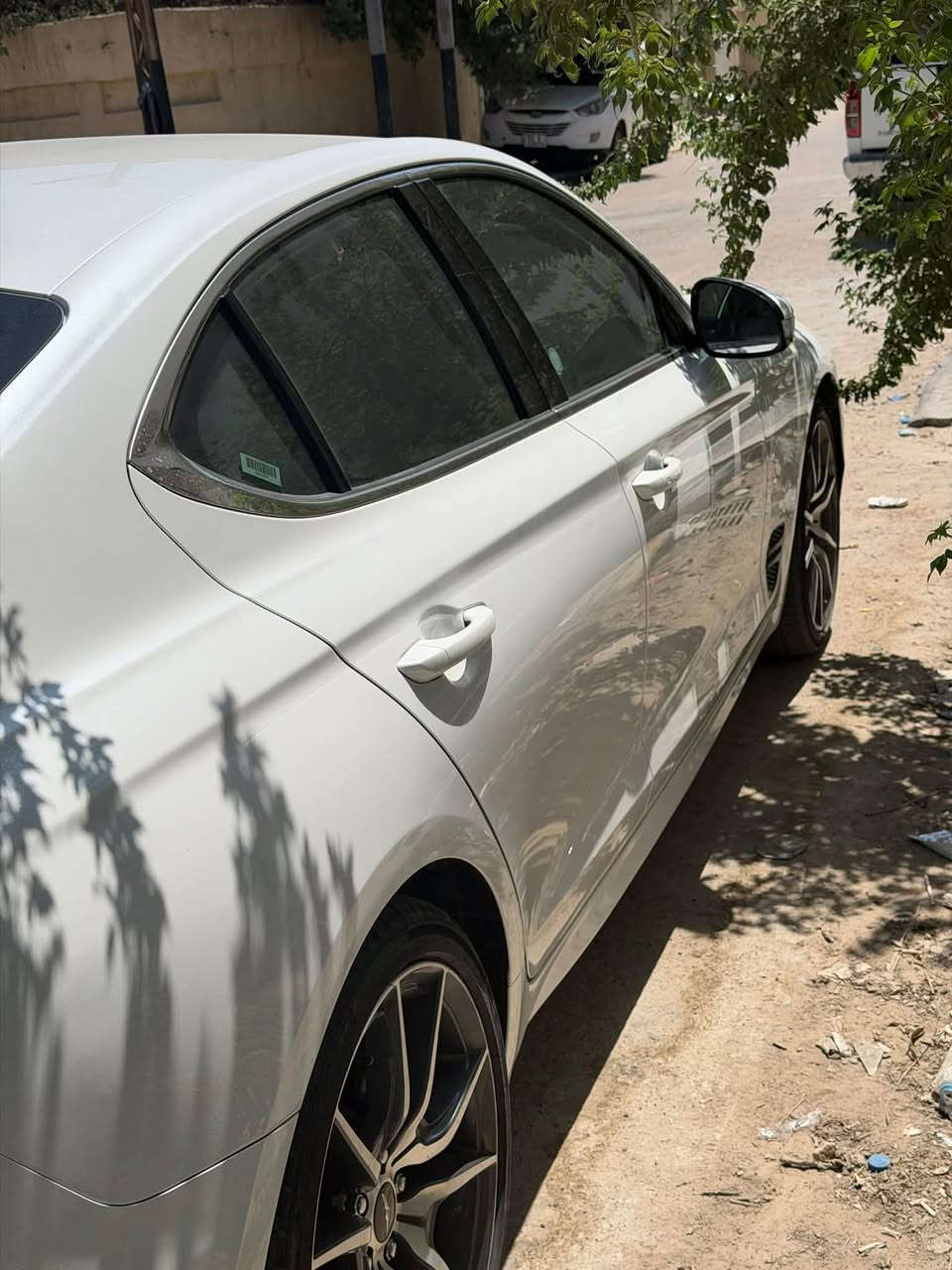 السلام عليكم ورحمة الله
سيارة جنسس g70 

4cylinder 2000 turbo

2023 

32000km

مرقمة بغداد ب أسمي 

مكان السيارة بصرة  

المواصفات :

رادار أمامي 

رادار خلفي 

شاشة كبيرة تدعم apple carplay 

حساسات خلفية 

تبريد خلفي امامي 

تسخين مقاعد و مقود 

تحديد مسار 

تثبيت سرعة 

والمواصفات الباقية للجنسس المعروفة 

السيارة داخل جلد بيجي و دشبول اسود 

السيارة عليهه أدامة تبريد كامل 

وكذلك مكينك ادامه 

مناقصهه شي السيارة

حادث السيارة مدكر وباب جهة للسائق 

بدون ايرباك المدكر مبدل 

الباب مبدل ومصلح المكان كله  درجة اولى بحيث ماتعرف مكانه وين

المدكر الخلفي الصفحة الراكب بيه ضربه بسيطه مصلحة ع خفيف 

كذلك بسبب طسة صارت الEBP اشتغل عندي  تصليحة ٥٠ الف او اقل لكن بسبب الانشغال 

غير هذا السيارة من كلشي سليمة وهاي الامور بسيطه 

السعر:230ورقة وبيهه مجال بسيط حق جيتكم

للتواصل دايركت 

او على الرقم ***********

واتساب فقط
