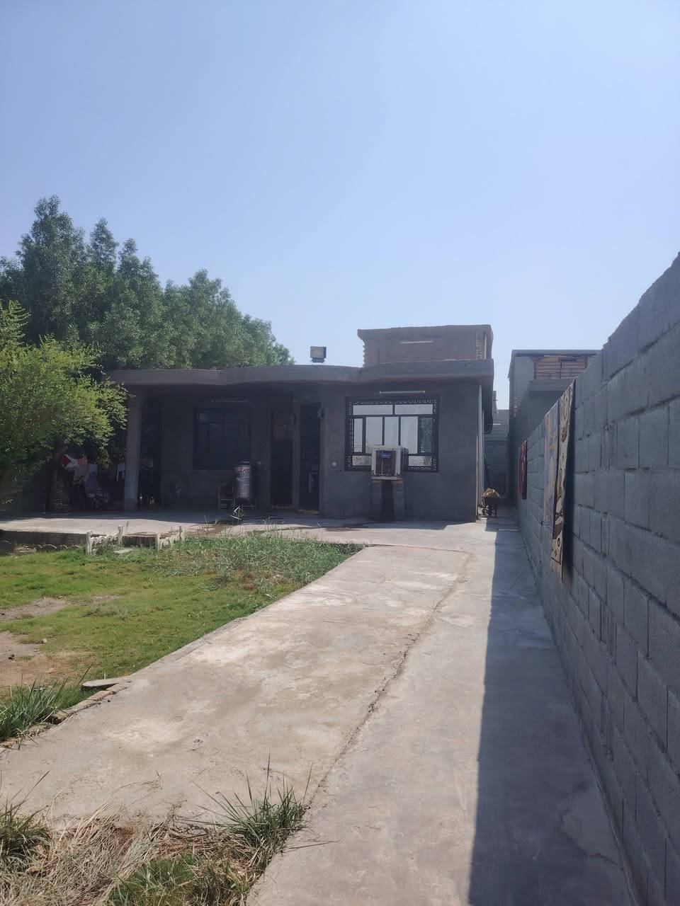 السلام عليكم بيت في هور رجب عبور القنطره سند ٢٥ طابو المحموديه  🏡  بمساحة 550 متر
📍 المساحة الكلية: 550 م²
🏠 مساحة البناء: 200 م²
🏡 البيت: طابق ونص
🌳 مساحة واسعة ومناسبة للعائلة
✨ البيت يتميز بمساحة كبيرة مع حديقة وساحة واسعة، وموقع هادئ ومناسب للسكن.
...السعر المطلوب ١٦٠ مليون
** ملاحضه.. البيت صبه بس غرف النوم كاشي
للأستفسار الأتصال على الرقم التالي ***********
