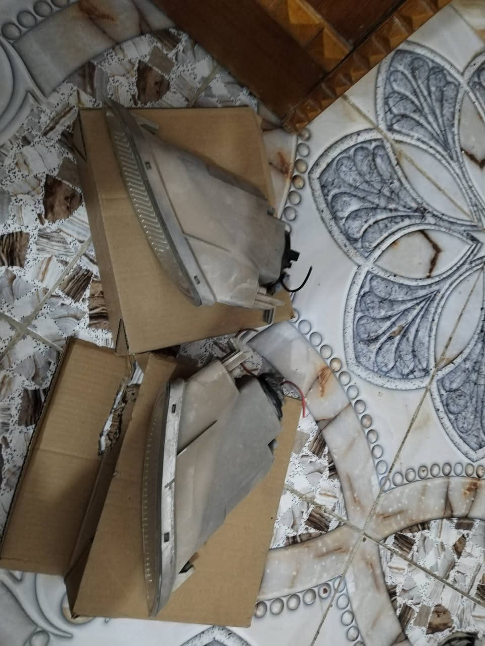 سلام عليكم غراض سياره بوجكترات بي واي دي اف 3 اصليات  40 اوبيهن مجال جكات هنا اويداتهن اويل اصبانه اصليات كلهن شلع 35 كاعيه جنطه‬ مال بيجو موديل 24 سعرها 15 قاعده فيت بم اصليه نضيفه بيها فيت بم جديد مال بيجو سمند ترهم سعرها 30 مسجل جديد سعره 13 مكاني كوت عزه القديمه /***********
