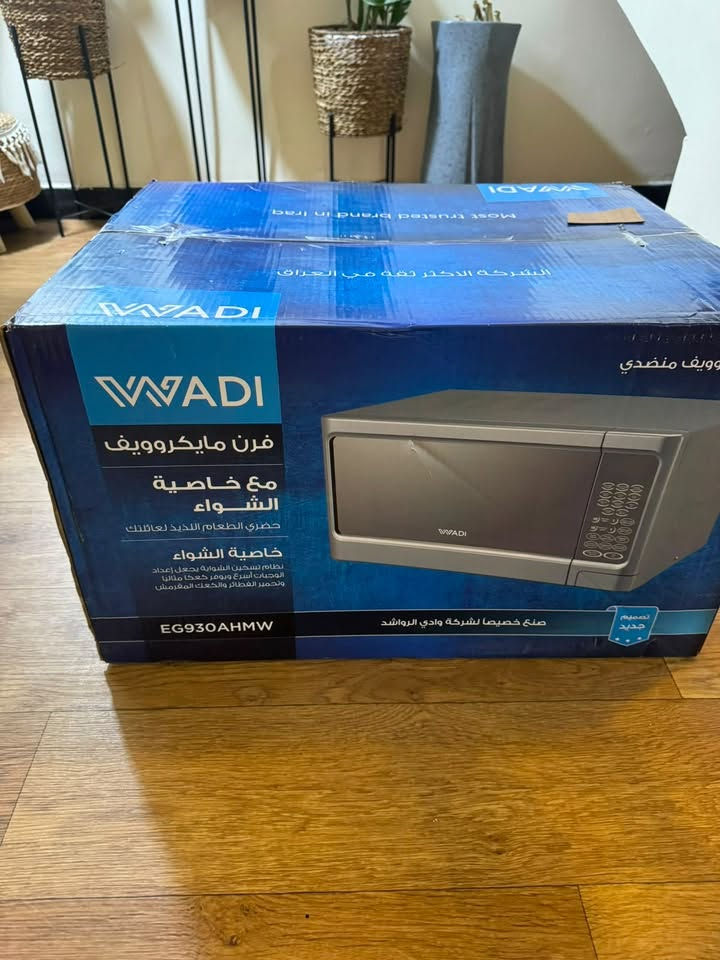 مايكرويف اوفن شركة الوادي أجاني هدية و حجمة كبير مايكفي كاونتري ما مفتوح بالباكيت 
    العلامة: WADI
* الموديل: EG930AHMW
* السعة: 30 لتر
* القدرة: 900 واط
* مع شواية (Grill Function)
* شاشة رقمية و11 برنامج طبخ
* إذابة تجميد سريعة وقفل أطفال 

السعر ١٧٠ جديد بالباكيت 
الاستفسار 
***********
