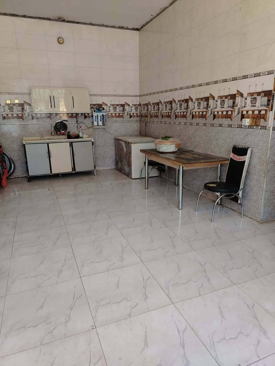 بيت للبيع أب شارع أستاذ خالد على ربيانه 460م طابقين أربع غرف النوم مطبخ استقبال صاله و@الجميعع حديقه وطارمه للاستفسار مراجعة مكتب حيدر السلطاني شارع البطاوي قرب عارضة الامام ***********.  ***********
