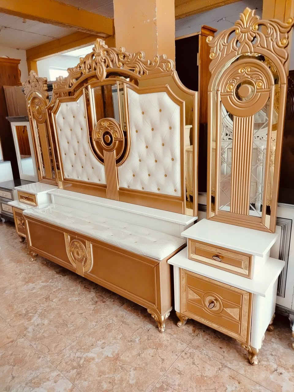 السلام عليكم غرفه مستخدمه يومين عنوان واسطه العزيزيه شارع التربيه يوجد واتساب ***********
