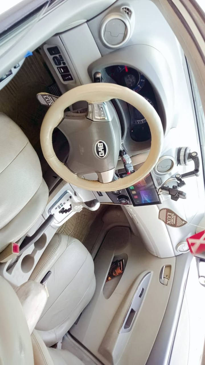 للبيع سيارة BYD G3 موديل 2013
رقم بغداد باسمي 2030
اوتماتيك 
محرك 1800 
ماشية: 140
اقتصادية
السعر : 43 وبيهه مجال 
الرقم :***********
المكان : بغداد
