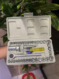 طقم مفاتيح وسوكيت • ٤٠ قطعة • سهل الحمل