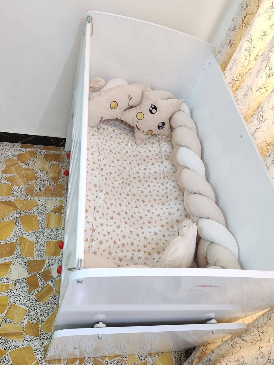 السلام عليكم  چرباية طفل من عمر يوم الى 3 سنوات  ..  نظام هزاز  تحتوي على كومدي وجرارات عدد 2
نظافة 90% السعر 150  ألف العنوان النجف شارع جامعة الكفيل قرب الجسر الجديد 

التواصل واتساب 
***********
