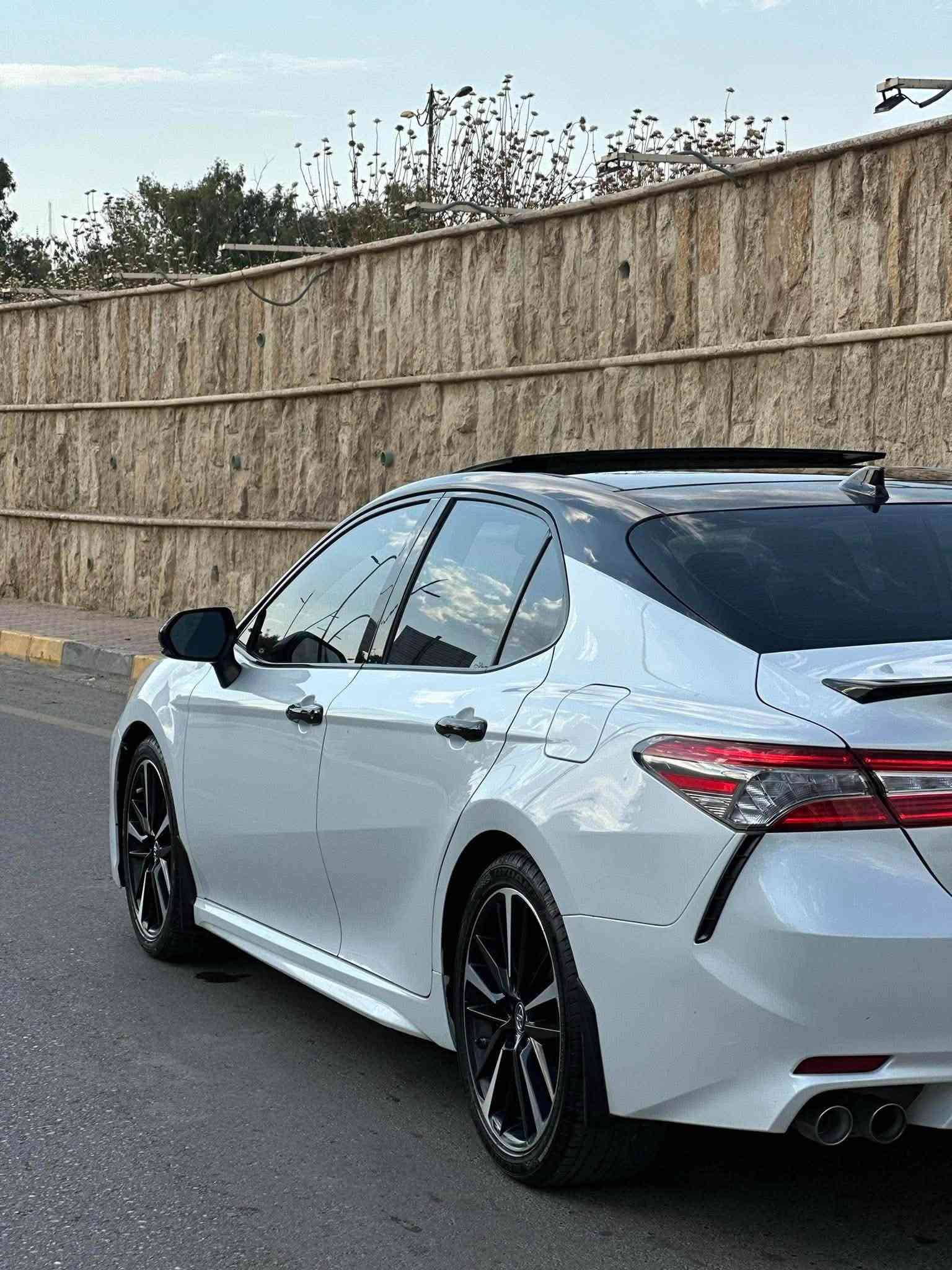 السلام عليكم

كامري XSE

موديل 2019 

مرقم اربيل 

شرط التحويل 

سنويه جديد

ماشيه ٩٠ الف ميل

.

بيها تعديل بارد صغار

مكانين صغار باب النفر وباب وره النفر 

.

المواصفات 

بانوراما 

كشنات جلد 

بصمة تشغيل 

هاند بريك بصمة 

تدفئة كشنات 

اوتو هولد 

ثلاثه انظمة قياده 

شاشه كبيره 

تحديد مسار 

مانع انزلاق 

كروز سرعه 

كشن امامي كهرباء 

قطعتين تبريد 

وبقية المواصفات المعروفه

.

الموقع الموصل برطله

لمعرفه السعر الاتصال على الرقم 

***********
