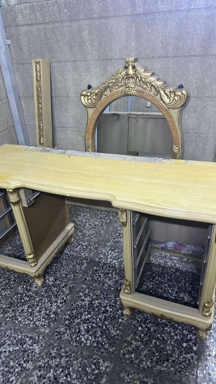 غرفة نوم • ميز مراية • سعر مناسب