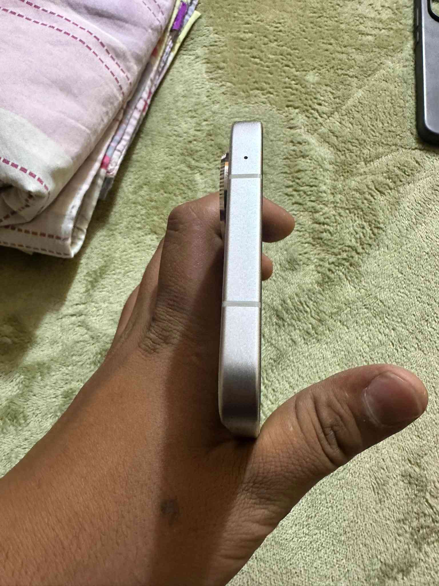 بوكو F7 • بطارية ٩٨٪ • ذاكرة ٢٥٦