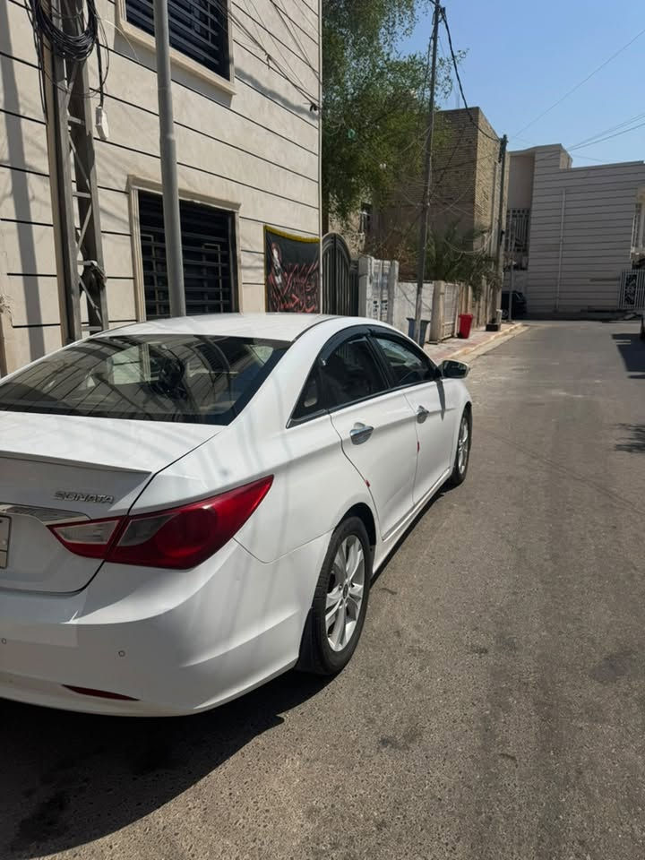 السلام عليكم 
هونداي سوناتا ٢٠١٢ 
خليجية مكينة ٢٤٠٠ 
السيارة غير مكفولة بيها ٣ قطع 
المكينة وكير وشاصي مكفولات 
حدادية جديدة + تخم تاير 
تبريد قطعتين .. شاشة وكامرة خلفية 
عداد المسافة ١٧٨ الف كيلومتر
السعر المطلوب ١٠٨ .. 
للتواصل ***********
بيع فقط .
