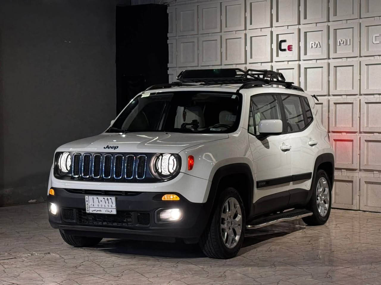 جيب رينجيد موديل 2018  4x4رقم كربلاء
السيارة كير مكينة مكفولات
Jeep Renegade Latitude
كشنات جلد 

بصمة تشغيل عن بعد 
دفع رباعي 
كامرة دوارة
شاشةلمس كبيرة قياس 8.4 
بصمة باب 
ستيرن تدفئة كروز سرعة 
كشافات ذكية 
محرك 2400 تنفس طبيعي المرغوب
حجم الاطار 17 ويل كب 
اربع انظمة للفور ويل 
كير 9 نمر 

مكان السيارة بغداد علما ان السيارة عليهه سستم (لايت +بك لايت +سبايدر خلفي + فندرات على اربع ابواب +دوسة ستانلس تسيل )السيارة خير من الله ترايها من زاخو للفاو .
ملاحظة السيارة بدون صبغ عدا بارد مكان الحادث الموضح بالصور وبيهه طخة هم موضحات السيارة رقمهه مميز 
السعر المطلوب 135$ وبيه مجال للشراي 
للاستفسار الاتصال على الرقم ***********
