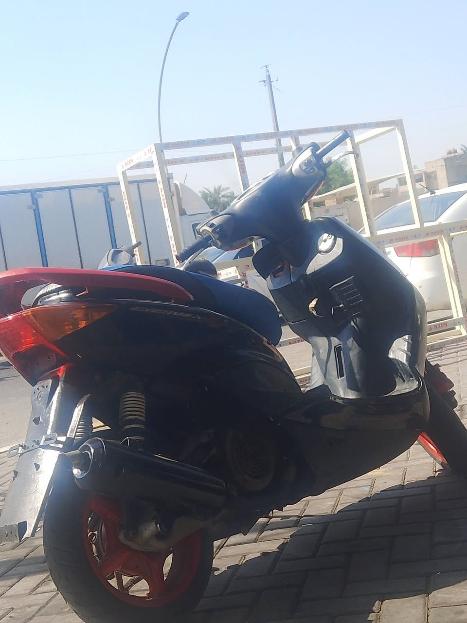 معلومات بـ اول صوره

نص مكتوب في الصور:
- سلام عليكم سكنس نثيه كلحات رياضي صالصه رياضي تايرات جدد مكينه خرسه كهربائيات شغاله كلها هورن سلف لايت عالي ناصي اشاير دبل اشاره نكره بكل وقت سعرها 350 وبيها مجال مكاني بغداد رقمي ***********