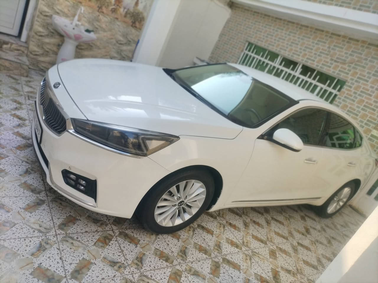 سلام عليكم كيا كادنزه خليجي 2018 للبيع ف مكينه 6 سلندر سياره جديده مكينه كير كفاله  حداديه تبريد جديد  سياره كشنات ثنين كهرباء مود درايف بصمه بصمه بل ابواب فول مواصفات سعر سياره 149 بيه مجال بسيط    بيه قطعتين صبغ بدون دواخل اتصال. علرقم ***********

نص مكتوب في الصور:
- CAMON 40 Pro 5G
- 24mm f/1.8 1/2146s ISO50