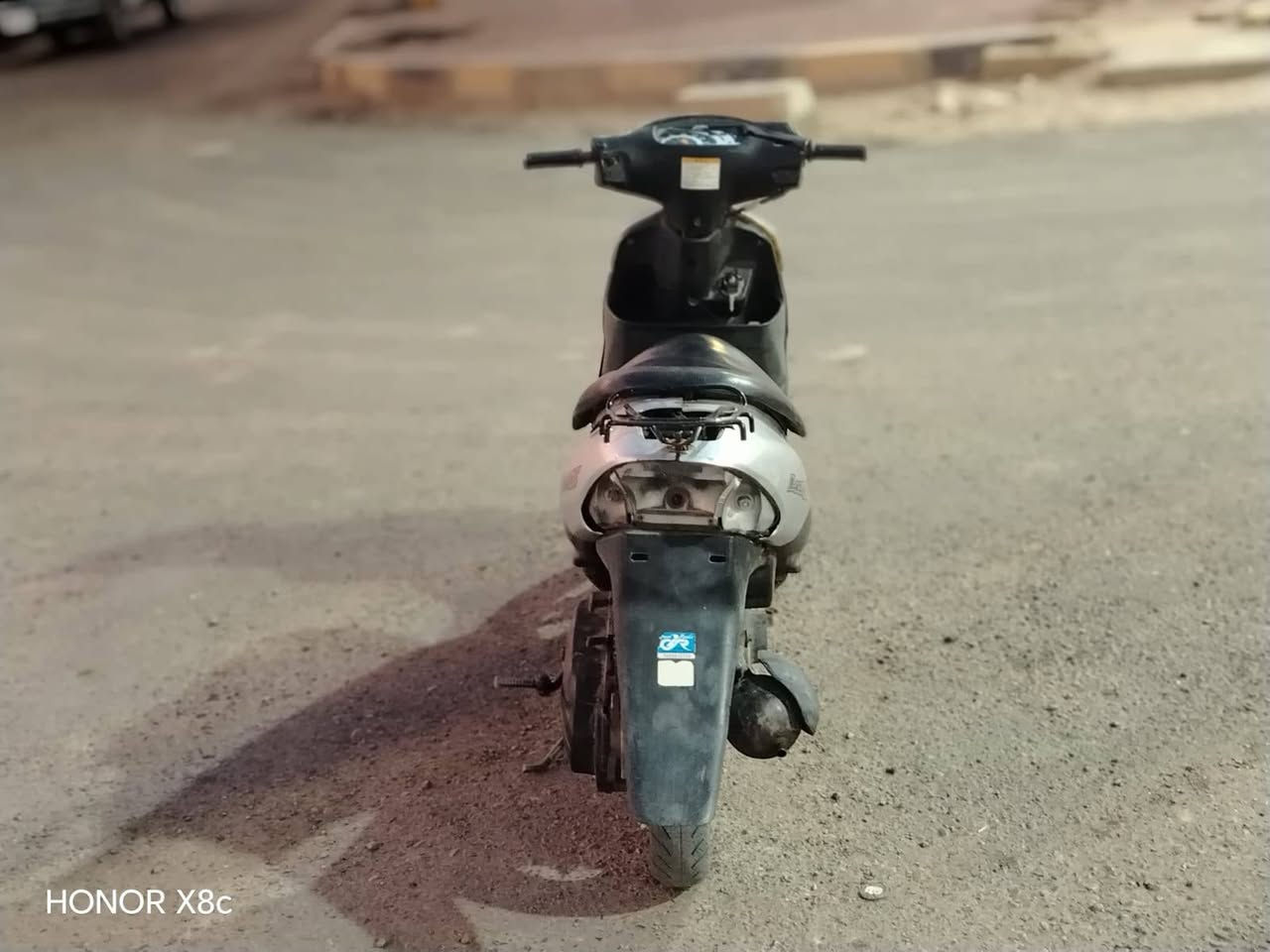 السلام عليكم دراجه ساسوكي جنطه للبيع الدراجه أوراق اصولي بسمي تحويل شوكت مايعجبك مكينه مفتوحه مره وحده بوشه وبستم فقط الدراجه الدراجه شغاله نكره هندر السلف عوزه باتري الدراجه شغاله لايت بك لايت اشاير شلعه ومعدل تخبل السعر 200 وبيها مجال للشراي مكاني ميسان حي الجامعه الهاتف *********** الشراي يتصل ويدلل
