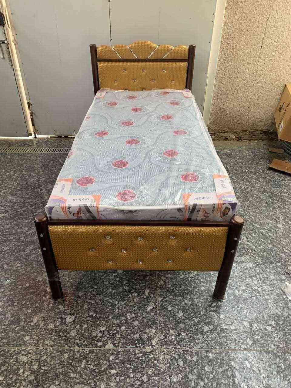 ‎عندي من هاي الاسرة ٣٠سرير بيهن نقوصات بسيطه تجي بي شبك بي زنجار ابيعهن جمله الوحده ب٤٠‎ الزبير, البصرة
