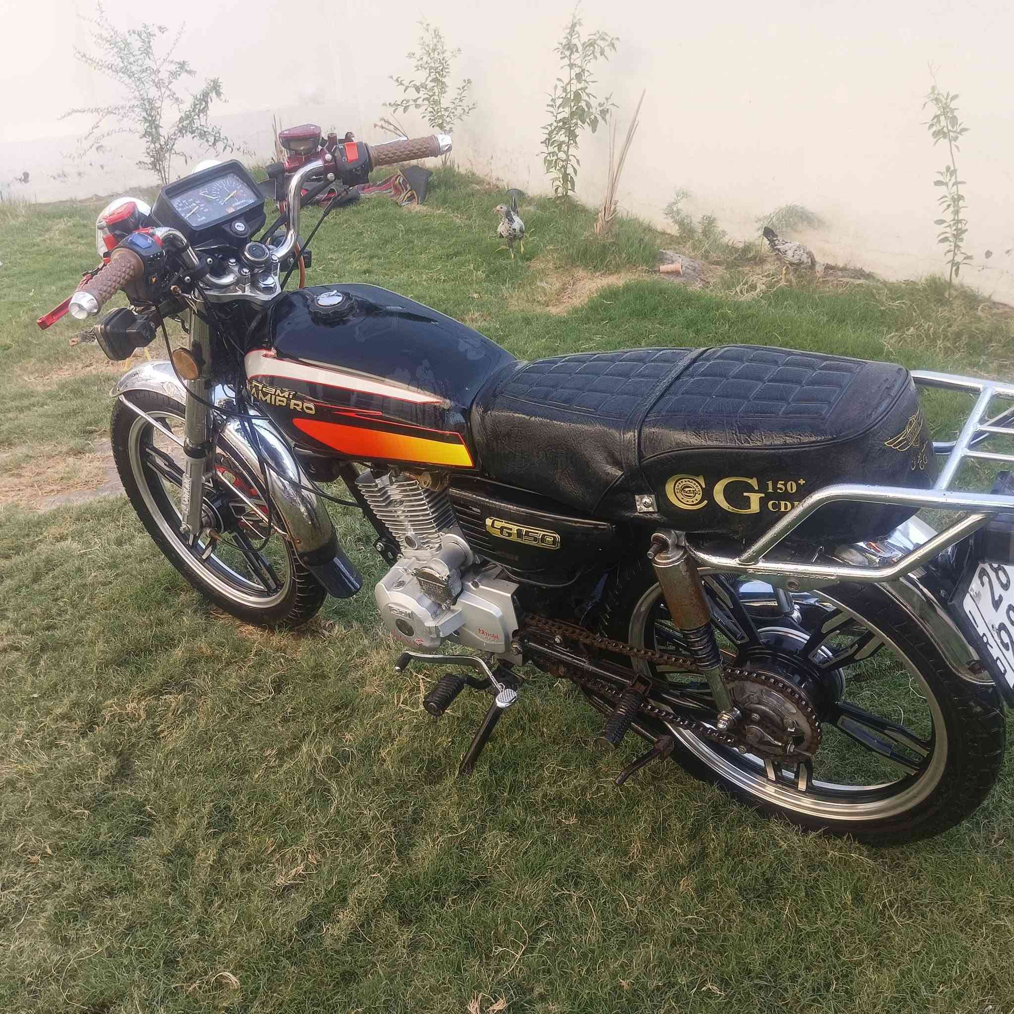 سلام عليكم دراجه نامه برو موديل 2022 جاهزه خمسه كير محرك نضيف 150cc رقم وسنويه بسمنه للستفسار اتصل *********** واتساب موجود
