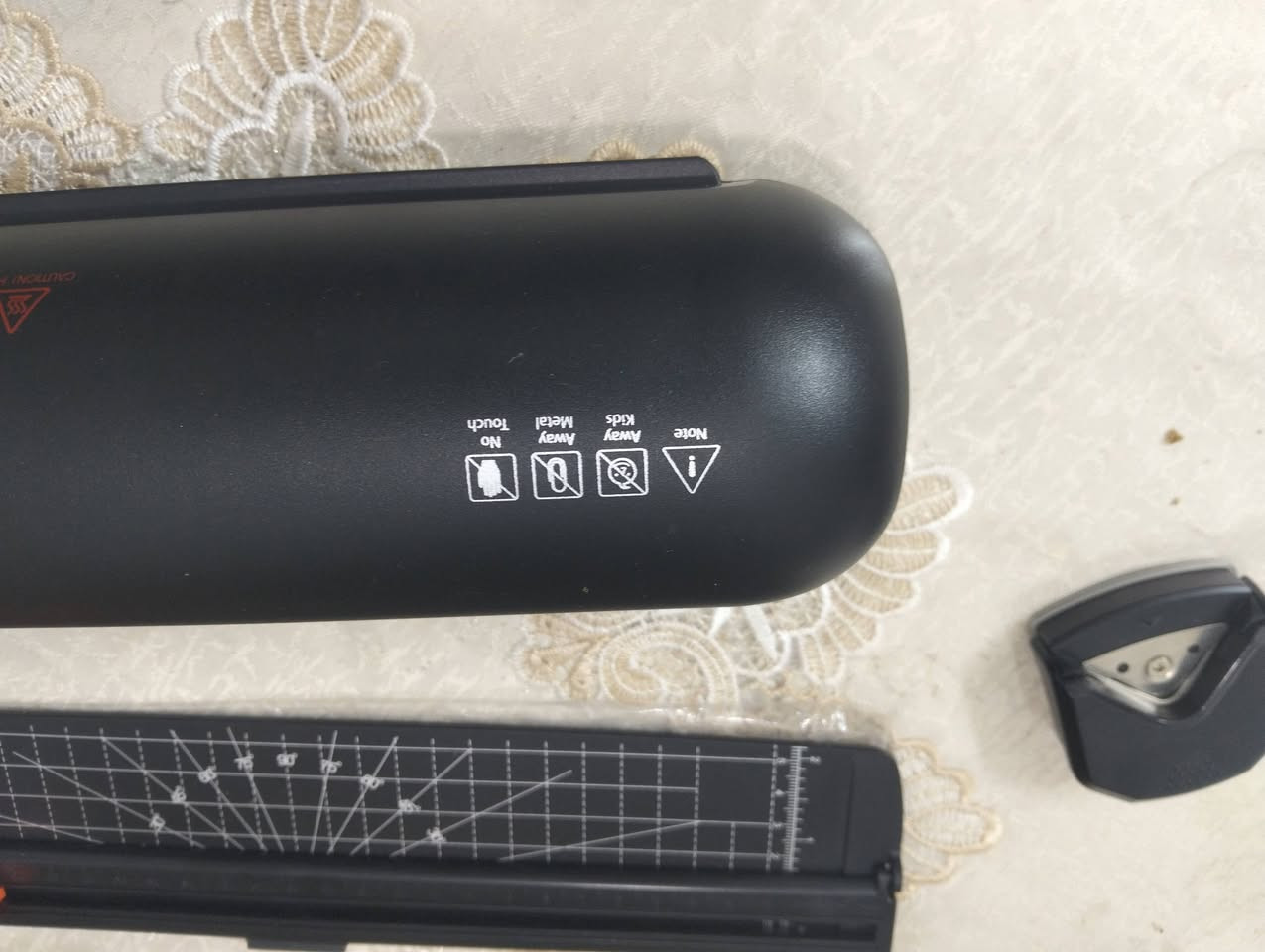 للبيع
جهاز كبس الهويات A4
جديد وغير مستخدم
مع مقص ورق نيلون
ومقص حافات
شاهد الفديو بعمل الجهاز
بغداد
***********
