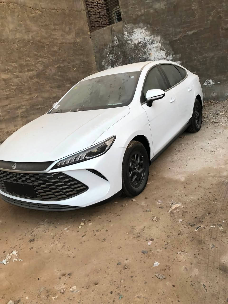 السلام عليك للبيع BYD نوع جن بلاس  صالون مديل ٢٠٢٥ السيارة بدون رقم زيرو داخل ابيض معروف مواصفات الجن بلاس السعر ٢١١٠٠  للاستفسار الاتصال على الرقم *********** بي واتساب مكان السيارة بغداد الرصافة حي البنوك
