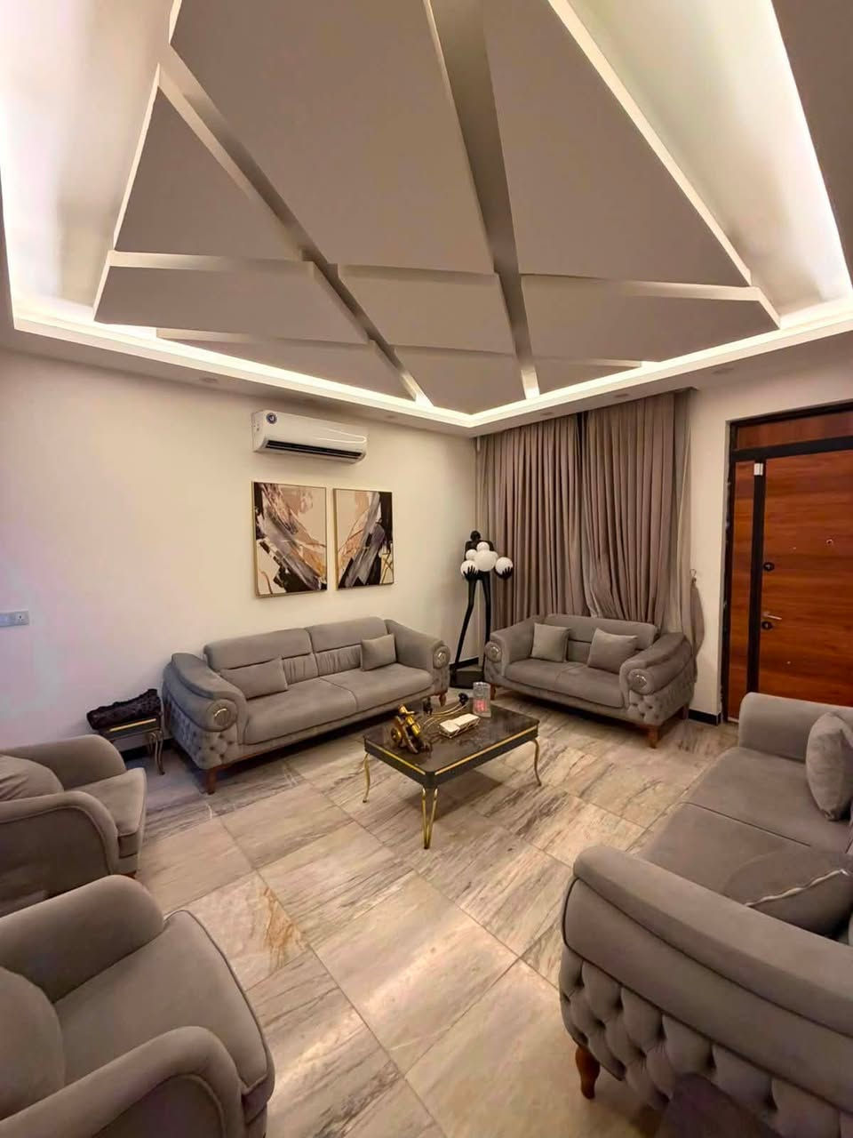 للايجار في السيدية دار مؤثث Vip 🌟

🌟 بيت بمساحة 150م < MODREN >

🛏️ يتكون من:

4 غرف نوم

صالة واسعة

مطبخ مرتب

خدمات متكاملة

🔥 مؤثث بالكامل (أثاث زيرو)

⚡ كهرباء مجانية

☀️ منظومة طاقة شمسية

🎙️ نظام أليكسا للتحكم بالصوت

💰 السعر: 2,500,000 دينار فقط

للأستفسار اكثر الاتصال على الرقم 

***********

او زيارة مكتب المصطفى للاستثمار و التطوير العقاري
