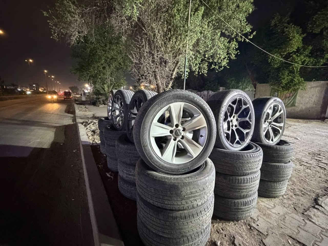 ويل بوليسي • طوس ستدات • اكسسوارات