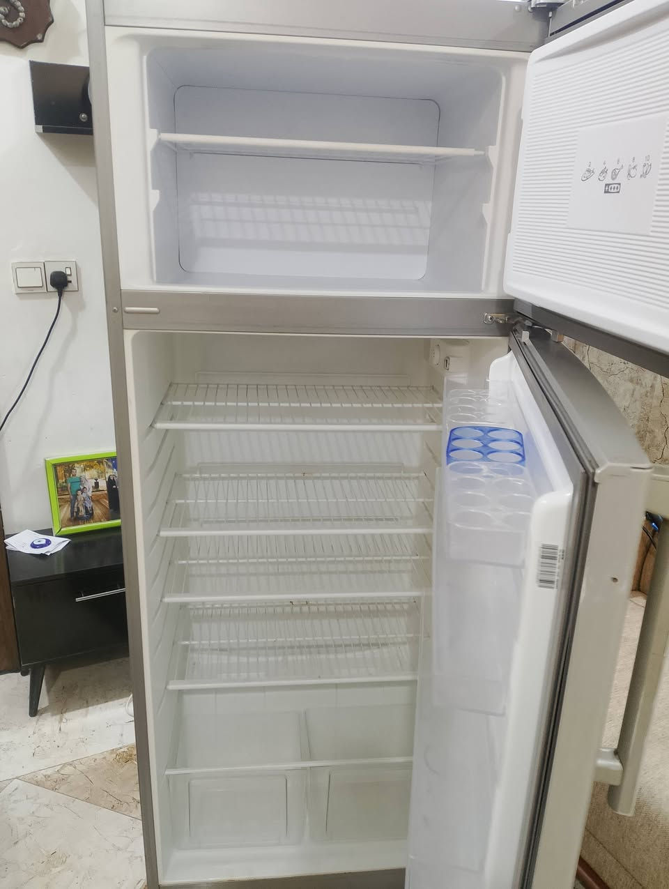 ثلاجة حجم جبير للبيع سعرهه 350 تاخذ امبير وربع شرط تركي مو صيني ماطور بدون صوت صامت معرض تلفزيون سعرة 30 ***********
