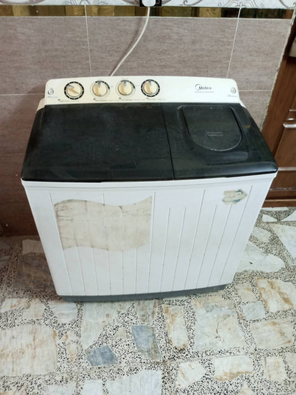 اغراض بيت نظيفه العنوان بغداد حي الجهاد ***********
