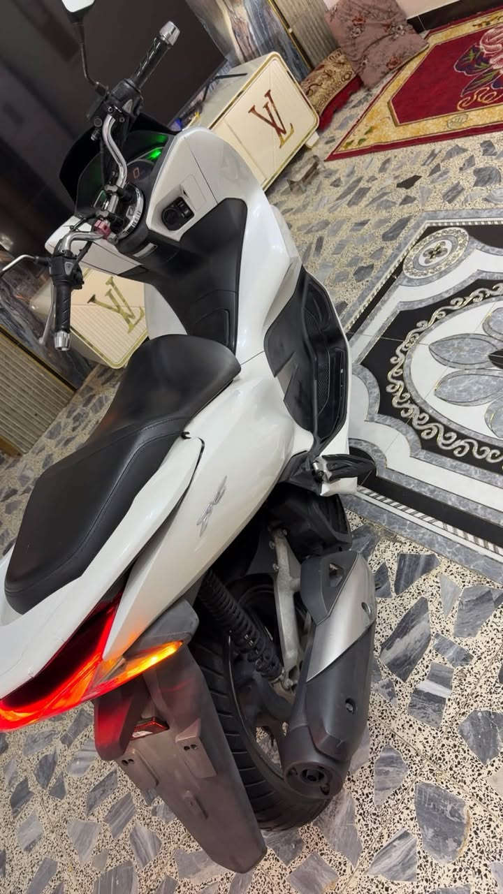 السلام عليكم Pcxالجيل الثالث
الدراجه نضافه فول تجي وتشوف بعينك الدراجه وارد كوري

***********حي اور /حي الكوفه
