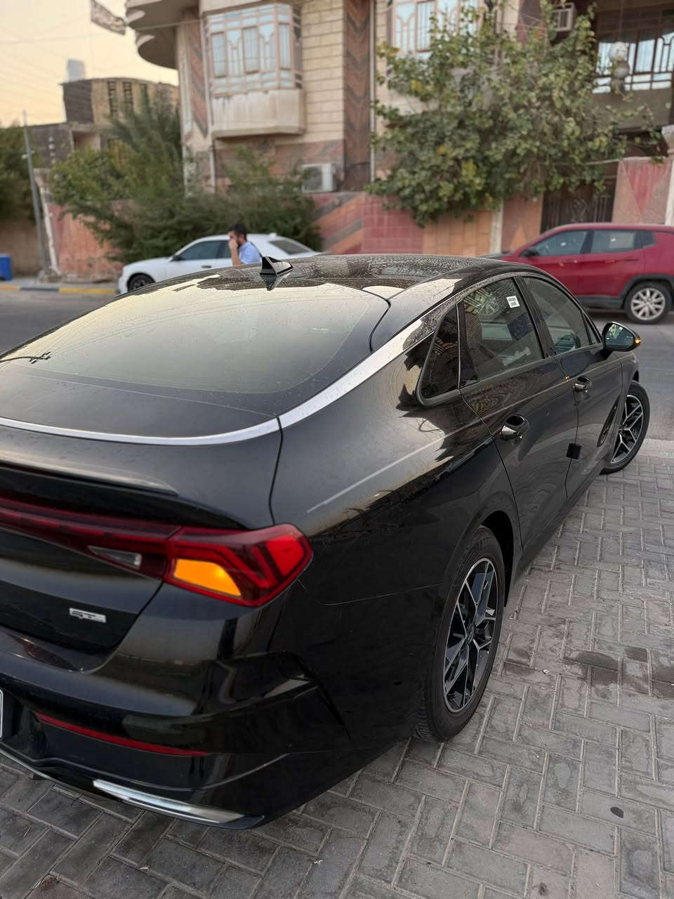 السلام عليكم كيا k5 جيتي لاين موديل 2023 السياره مفوله كلش داخل احمر جلد رادار نقط عمياء حساسات امامي خلفي كشن السايق كهرباء مودات قياده بنوراما  ماشيه 92 الف كم تخم تاير جديد بدي السياره كفاله عامه السياره مغلفه ppf بل كامل السياره تقرير غرق يعني بدون ايرباك لدوسه سعر السياره 180 ورقه وبيها مجال مكان السياره بصره 
لاستفسار ***********
