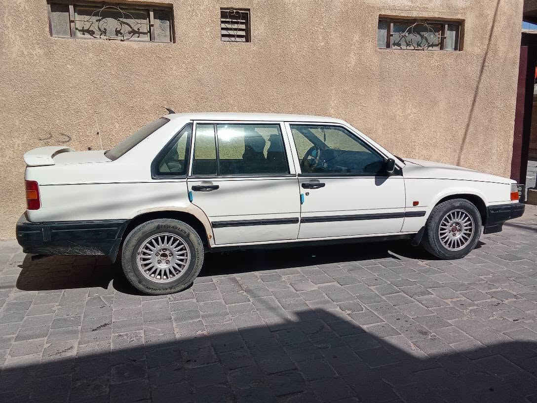 السلام عليكم فالفو موديل 94 حجم 940محرك وكير جدد وتخم تايرات جدد 
الشراي يتصل *********** النجف, العراق
