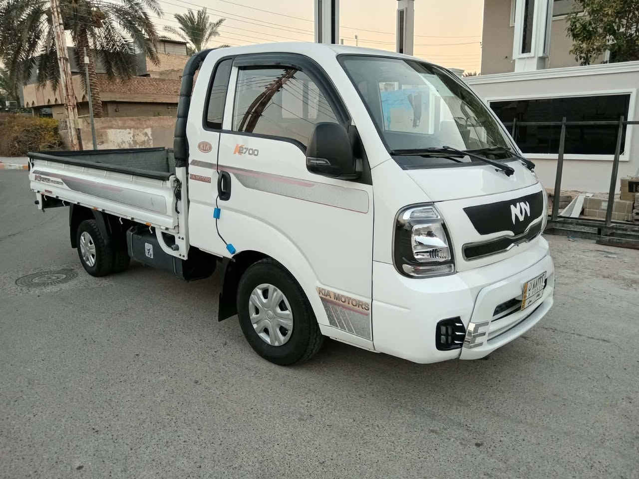 للبيع كيه عموشه موديل ٢٠٢٠ شكل ٢١ السياره جديده بمعنى الكلمه كير ومحرك واكسل وتخم تاير كله جديد تبريد ثلج العنوان بغداد الطارميه الشراي يتصل ***********@ ***********
