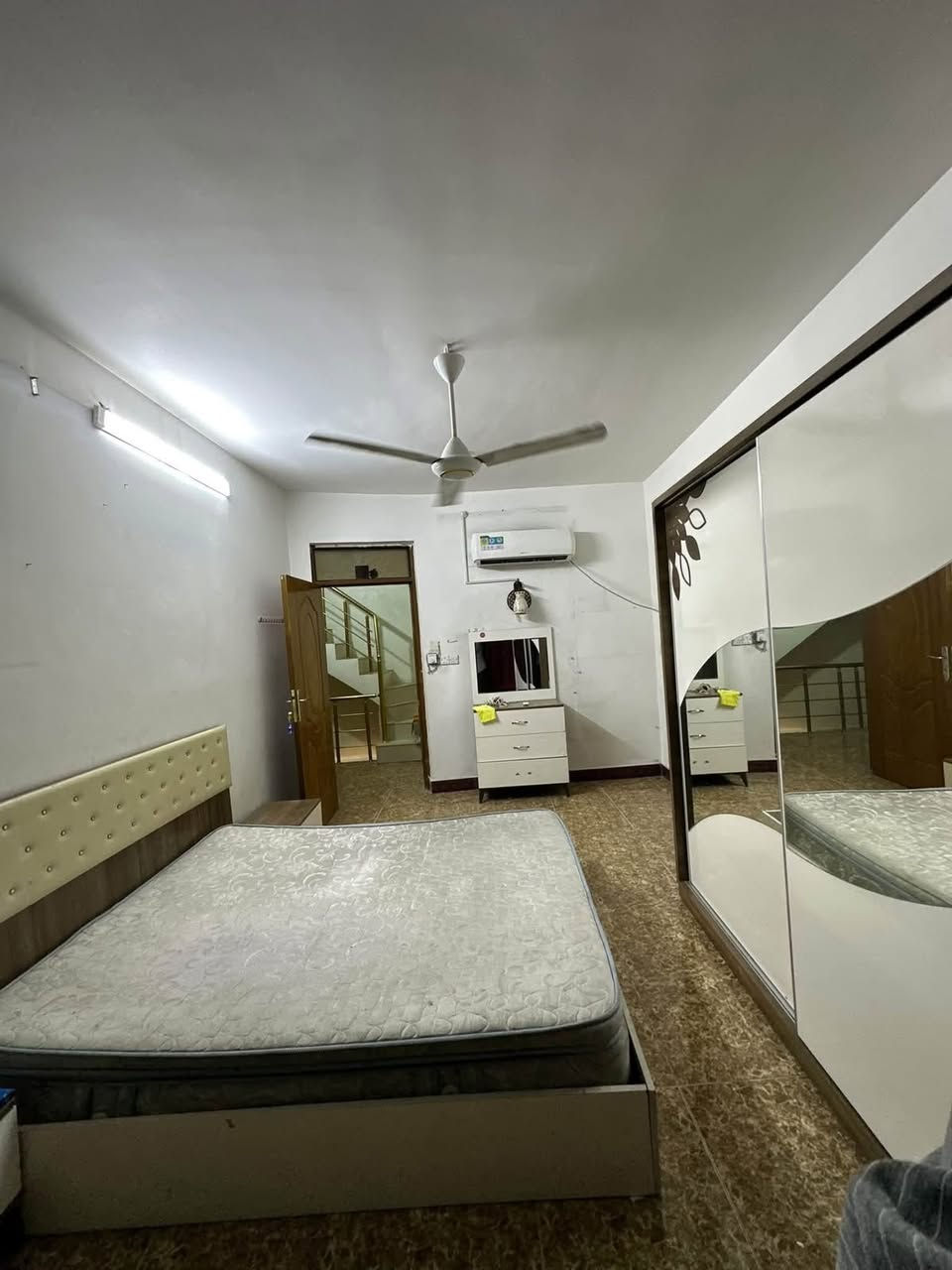 للإيجار في السيدية ⭐️
📐 المساحة: 60 متر
🛋️ مؤثث أثاث فول درجة أولى
🛏️ يحتوي على 3 غرف نوم + صالة
🍳 مطبخ + خدمات
🚪 مدخلين
📍 الموقع: السيدية – مربع الضباط
💰 الإيجار: 900 ألف قفل
💵 المقدمة: شهرين
📞 للاستفسار والتفاصيل تواصل معنا
***********
