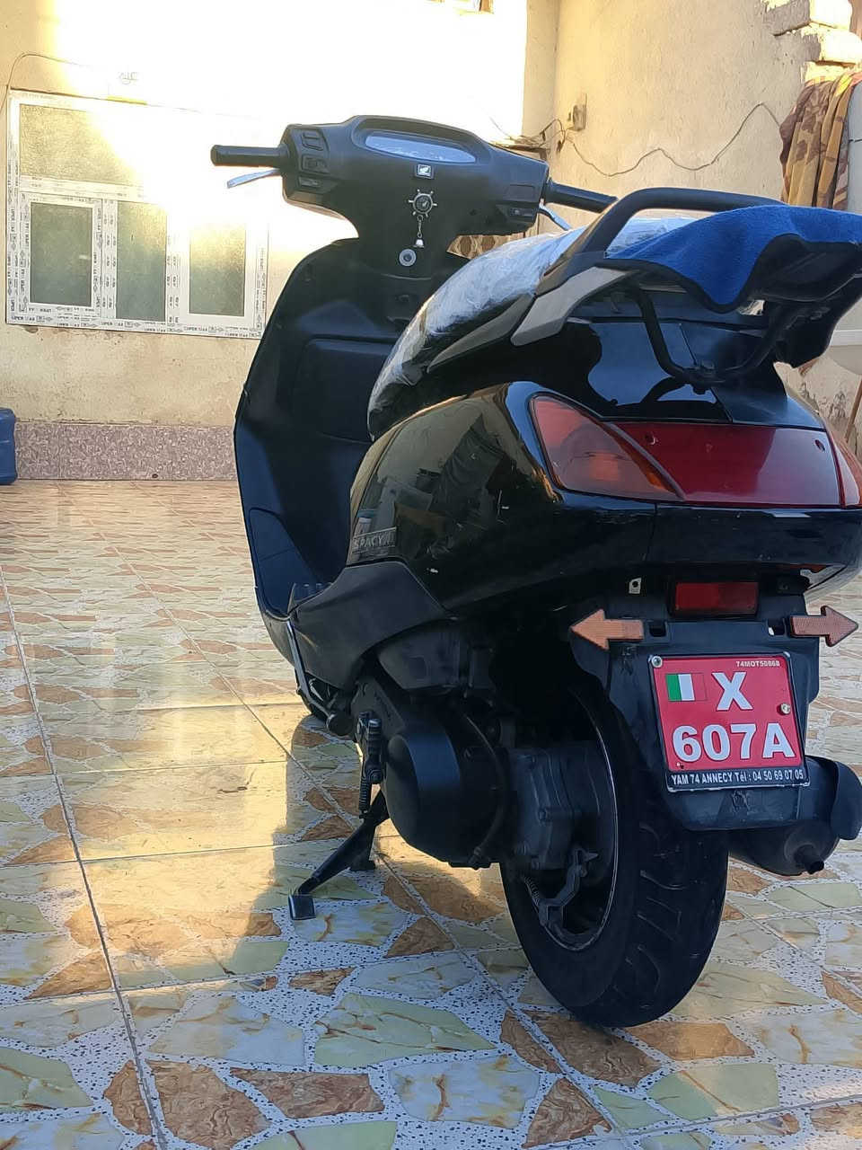 السلام عليكم سبيسي ياباني للبيع كفرات اصلية
مكينة مامفتوحة عدادات شغالة تايرات جدد تشتغل سلف وهندر 
دراجة كلة اصلي دبلات شغالة 
سعر 850 الكوت الانوار للاستفسار خاص او ***********
