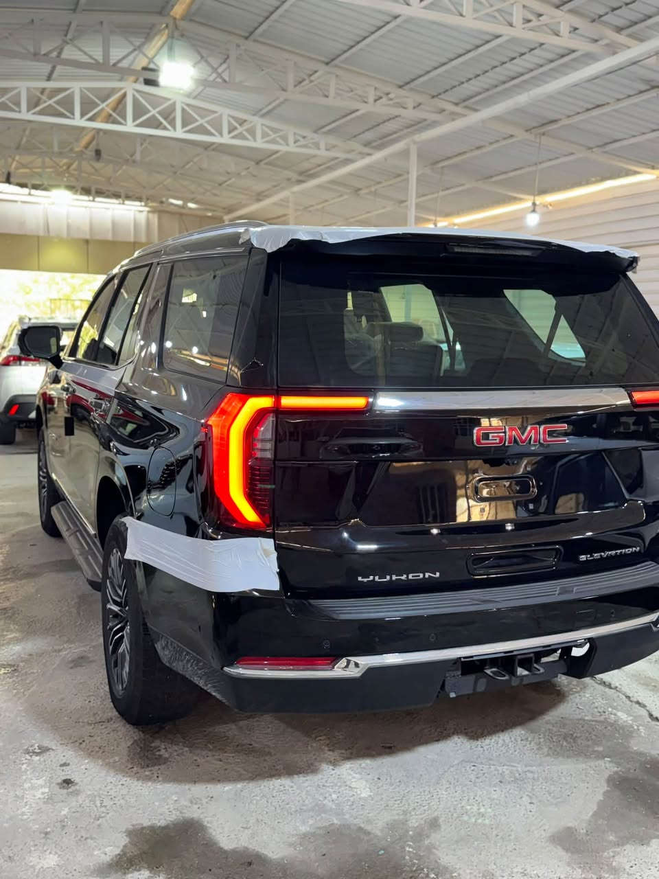 جمسي يوكن الفيشن 2026 زيرو
 حجم المحرك 5.3 V8 

 مفتاح التشغيل بصمة  

 تشغيل عن بعد 

بنوراما فتحت سقف

حساسات أمامية 

حساسات خلفية 

لايت زينون + LED 

 دخول بصمة ذكي 

 حجم الاطار R20 

 اشارة في المرايا الجانبية وكهرباء 

 ا ABS 

 دشبول شاشة ديجيتال 

 شاشة Apple Car play 

 سماعات سستم صوت شركه BOSE

 كاميرا دوارة 

لانارة الداخلية LED  

 مثبت السرعة Cruise 

 المودات والاوامر الصوتية 

 ا Bluetooth / T YPCE 

مخرج منفذ الطاقة 

مكان السياره بغداد 

واي استفسار ***********
