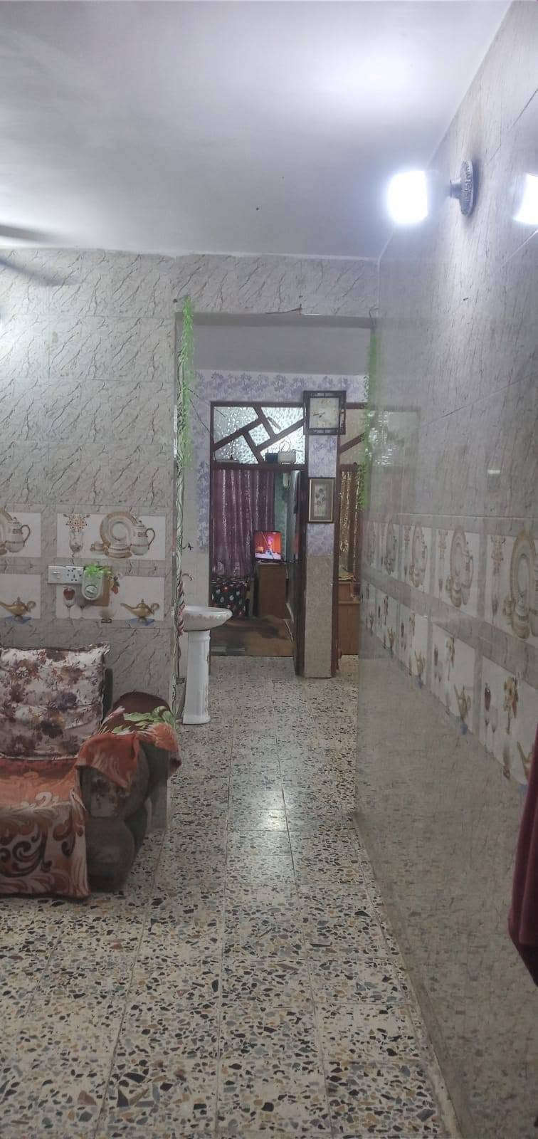 السلام عليكم يوجد بيت للبيع مساحه ١٧٠ متر جسر ديالى العريفيه شارع المخبز مقابيل الفرن صمون قريب  جامع العريفيه طابو سند ٢٥ سعر مناسب غرف عدد٢ درج خارجي بيت كلش مرتب للتواصل ***********سعر ٦٥ وبي مجال
