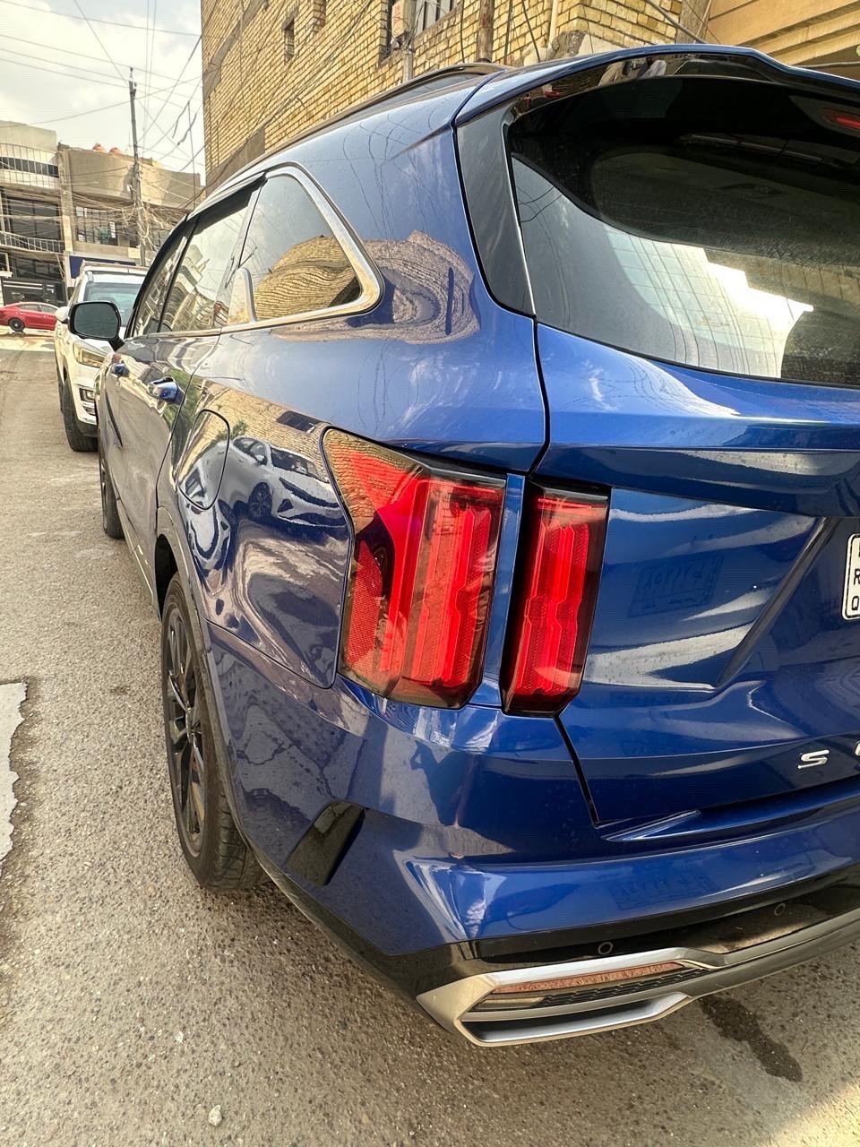 كيا سيرنتو موديل ٢٠٢٢ رقم بغداد اللون فيروزي مواصفات SXبرستيج فول مواصفات محرك ٤ سلندر تيربو بنوراما كشنات جلد مواصفات ١ / ١ حادثها تبديل بنيد ودعامية امامية مع تصليح خشم الشاصي مكان بسيط وبارد في الجاملغ الأمامي صور السونار مرفقة في المنشور السيارة ماشية ٥٧ الف كيلو متر سيارة جاهزة بدون نقص 
واتساب ***********