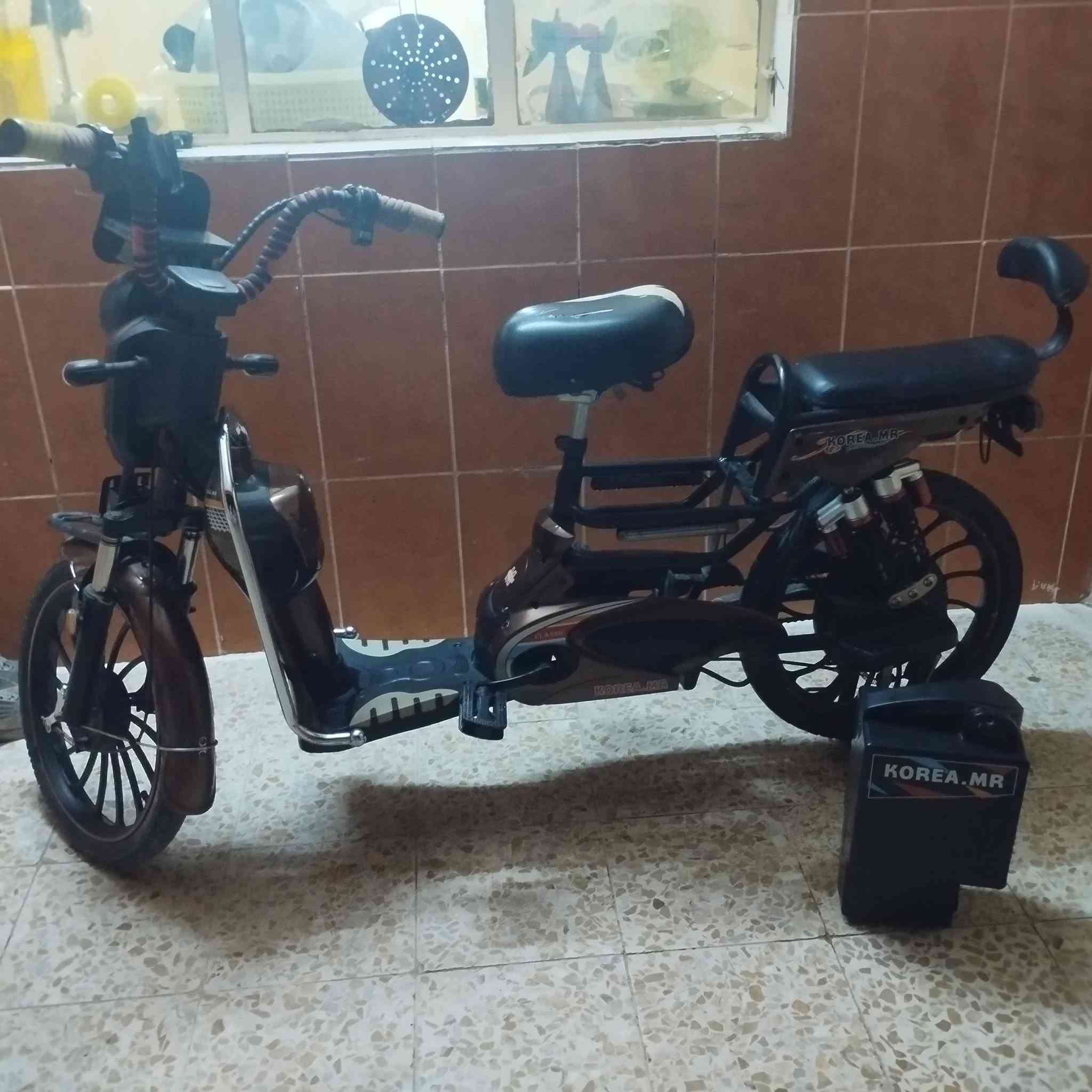 سلام عليكم بايسكل للبيع شحن كل عيب ما بيه النظافه 100% بس يحتاج بطاريه السعر 300 ‏‪***********‬‏

