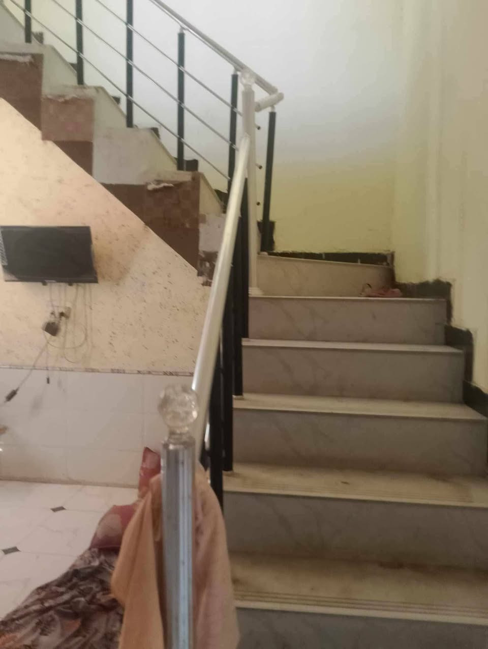 دار سكن للبيع او مراوس
المساحة ١٠٠ متر
واجه ٦ متر
البناء كونكريت مسلح
استقبال
مطبخ تركي
غرفة نوم كبيرة
طارمه
منور
صحيات داخلية وخارجية
الموقع الديوانية عرصات حجي هندي
سند ٢٥ معاملة كاملة بالبلدية كهرباء خدمات جيده
السعر ٦٠ مليون مع مجال للشراي
للاستفسار أكثر مراجعة مكتبنا التوكل للعقار الكائن في حي العسكري شارع ٣٠ او الاتصال والمراسلة على الواتساب على الرقم ***********

