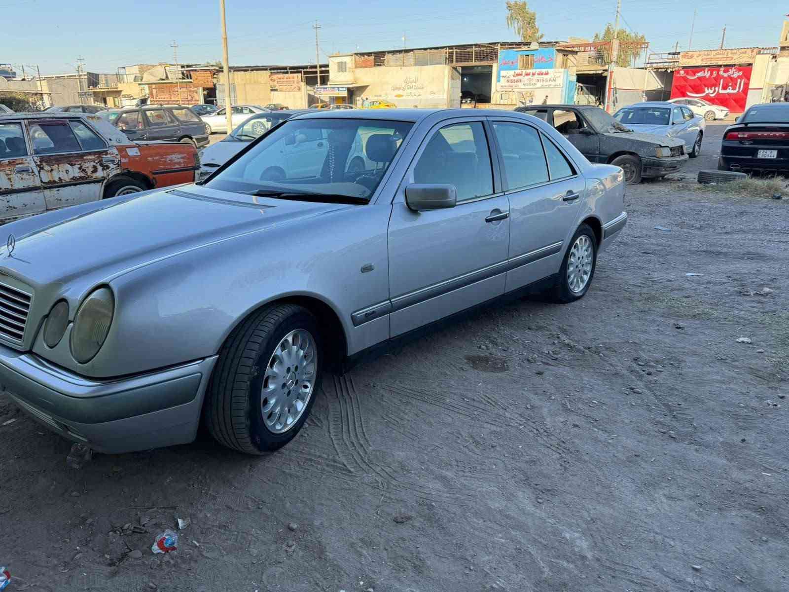 مارسدس
موديل 97 تبريد تدفئا  سيارة حيل نضيفه
فول  سنتر لوك لايتات زينول خراطيم
***********
سعر 80 وبيها مجال قليل
