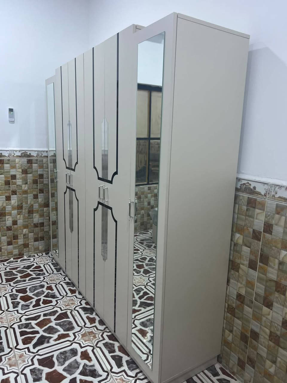 السلام عليكم غرفه تركيه استخدام شهر للبيع حته ملابس ماخلين بيها سعر 550 هيه ومندر عنواني قبله وهاذ رقمي للتواصل *********** وتساب بي
