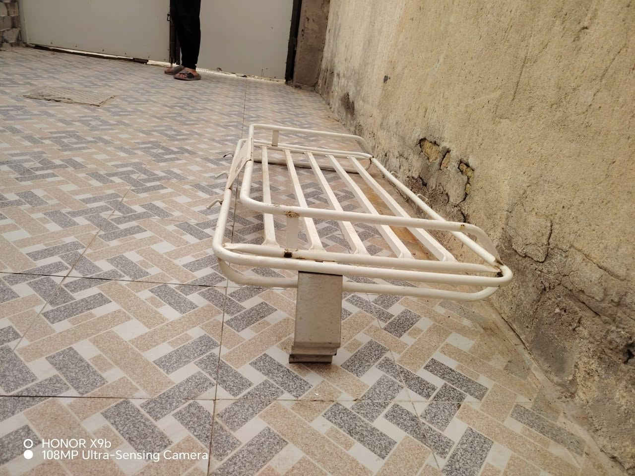 السلام عليكم اخوان عدي ذني سبايدرات  والدرج والسيبايه مال فحل للبيع نضيفات وحلوات شلعه سعرهن 175وبيهن مجال  مكان واسط الكوت ***********
