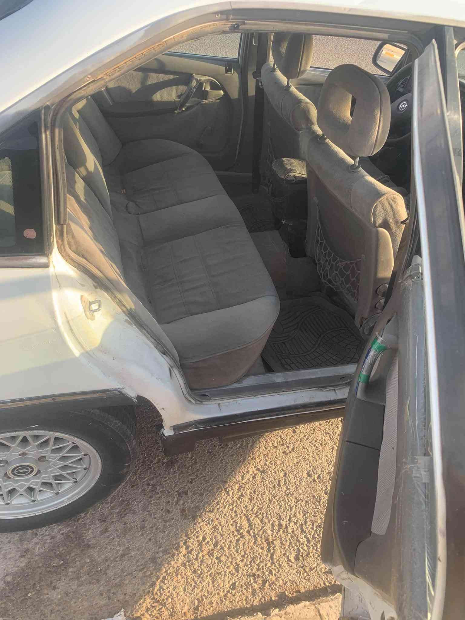 سلام عليكم اخوان ابل اوميكه موديل ٩١ مال جناي مكينه ٢٠٠٠حيل نضيفه
مكان رمادي خمسة كيلو سعر ٣٢ بيه مجال 
***********واتساي
