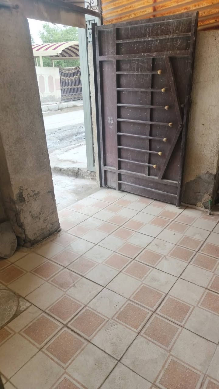 بيت للإيجار • ٥٠م • قرب مستوصف التحدي