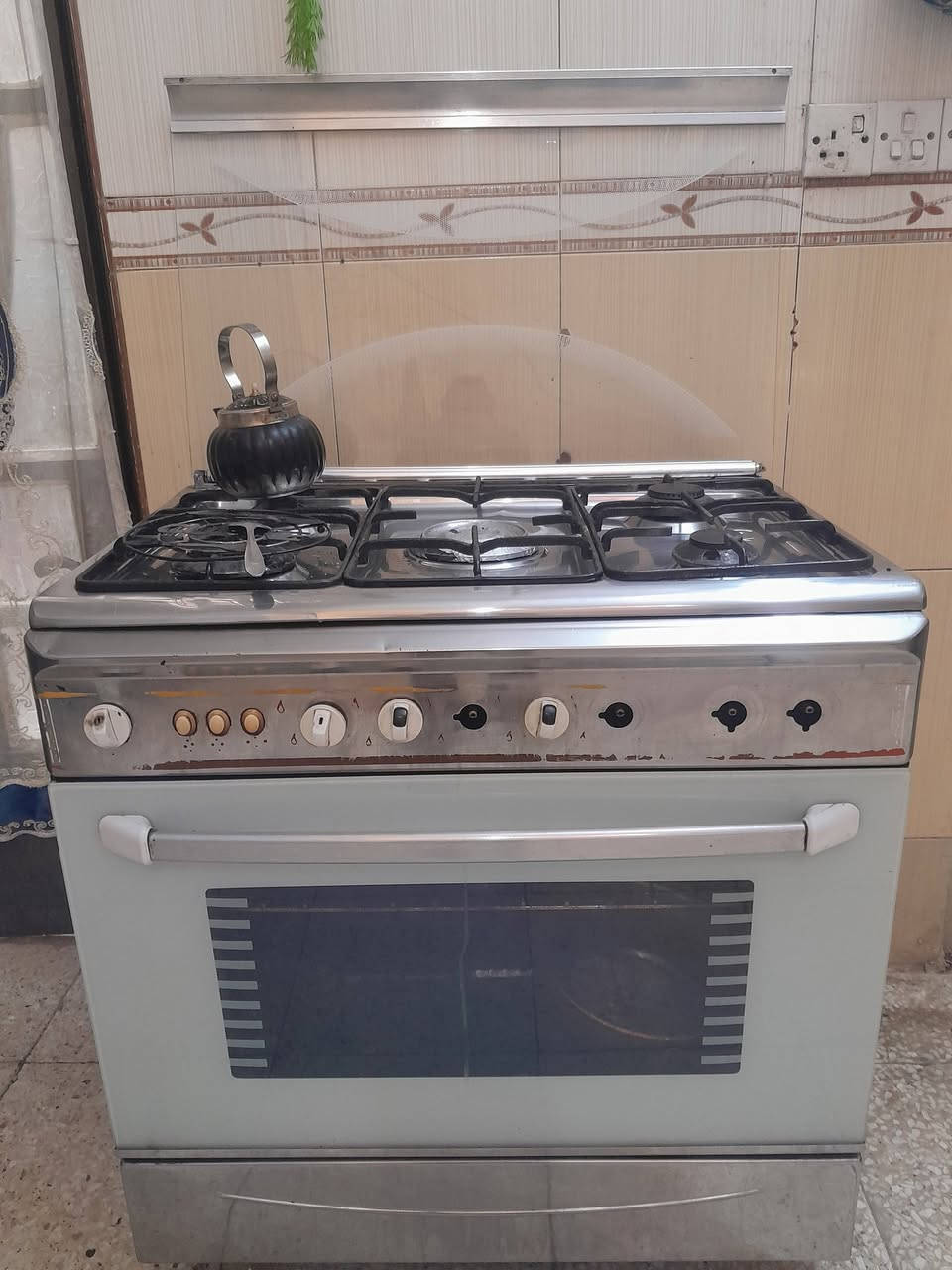 السلام عليكم طباخ مصري نضيف الصور كدام عينك بي خلل بصيط  عين زغيره ما تشتغل ولا عين بنص تشتغل السعر 90 بي مجال بسيط حك جيه العنوان بغداد الشعب الزراعيه شارع 20
