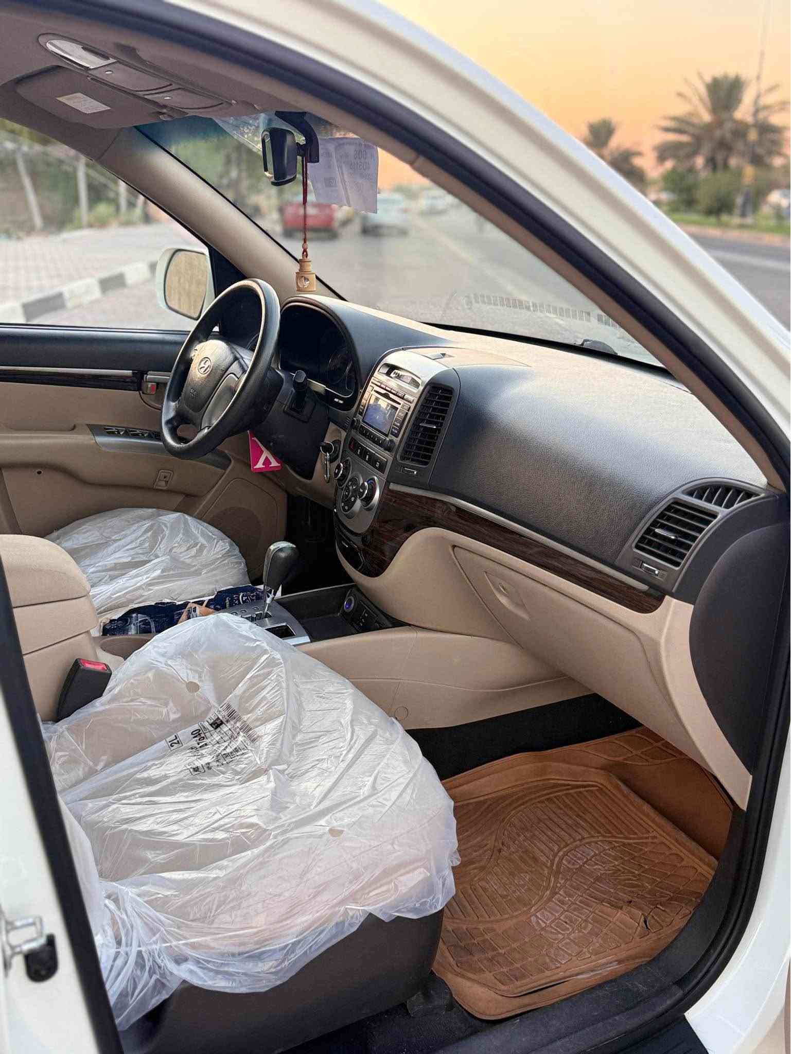 سلام عليكم سنتافي 2012 خليجي رقم بغداد الدولي بسمي تحويل مباشر مواصفات شركة عامة كفالة سيارة من الضربة والصبغ والتبديل بية بارد بسيط 
موضح بل سونار محرك  6 سلندر 3500 وكير مكفولات 7 راكب 3 قطع تبريد كشن كهرباء مري شفط كامرة خلفية وباقي المواصفات المعروفة مكان سيارة كربلاء 
السعر 143 مجال بسيط 
***********
*********** كربلاء, العراق
