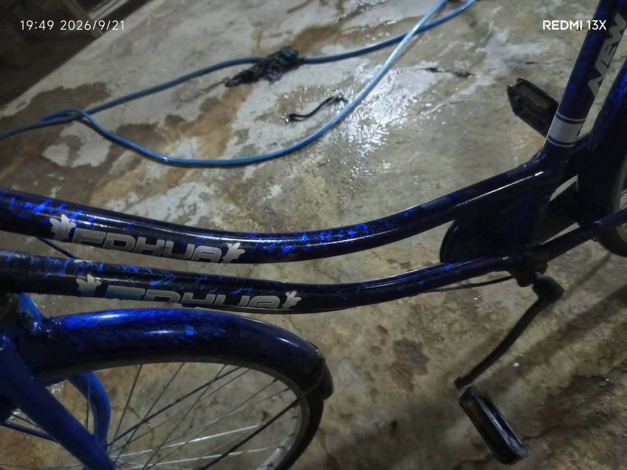 سلام عليكم باسكل للبيع حجم 24جديد بل باكيت ويلاه بلادي مسطره تايرات جوابه جدد ابريكات شغاله اثنينهن لون ازرك بلادي مميز  موديل 25 بشرط مابي اي عيب نضافه 100/100للبيع او مراوس صنيه بلادي  مكاني كركوك حي العسكري الشراي يتصل ***********او خاص سعر 55الف بي مجال قليل

نص مكتوب في الصور:
- 21:15 2026/9/21 REDMI 13X
- 19:48 2026/9/21 REDMI 13X
- 19:49 2026/9/21 REDMI 13X
- 19:47 2026/9/21 REDMI 13X