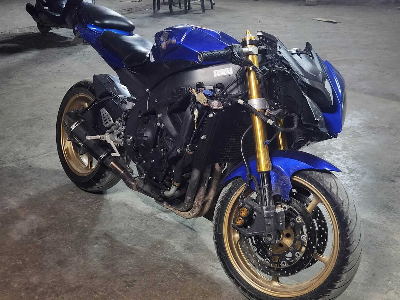 للبيع ياماها r6 موديل 2014 اصل مرقم بغداد  انكليزي باسمي
سويت بيها حادث وريد ابيعها على وضعها شغاله وتمشي
نواقص كدامكم  السعر ٢٠ مستعجل وماكو هيج سعر مكاني بغداد***********
